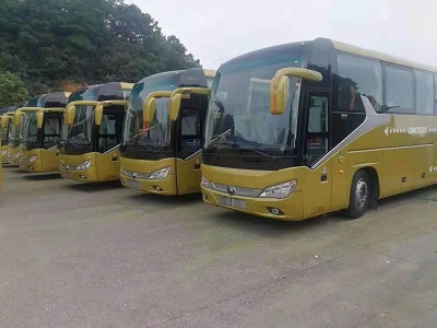 大巴车51座
